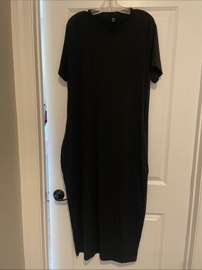Emory Rose Classic Black Short-Sleeve Maxi Dress